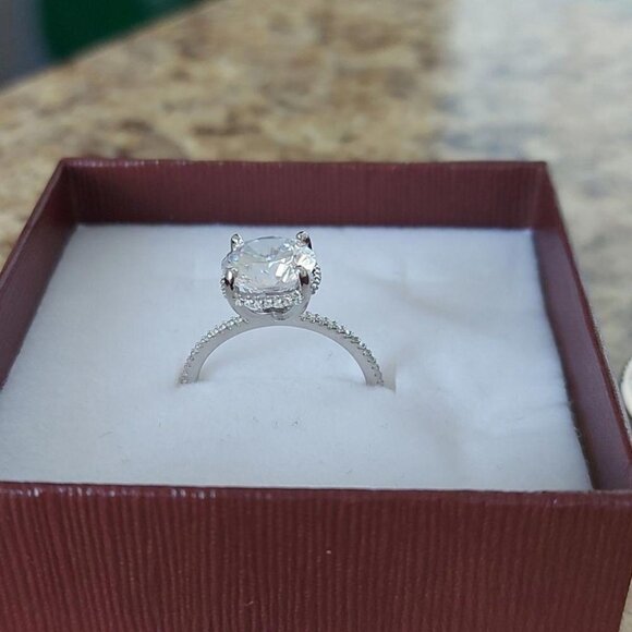 2.5 Carat Cubic Zircon Sterling Silver Engagement Ring - Picture 3 of 7